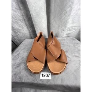 Gentle Souls by Kenneth Cole Women's Laniey Slip-On Sandals Size 10